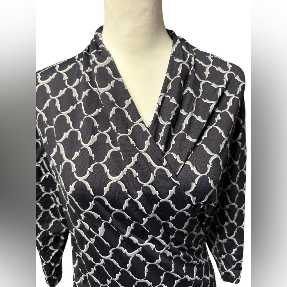 J. McLaughlin Catalina Cloth Faux Wrap Dress Black Gray Geometric Print Sz Large - Picture 2 of 10